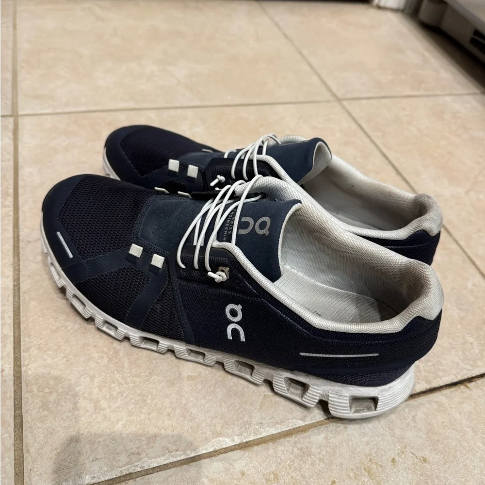 On Running Men's Navy and White Sneakers - Picture 1 of 3